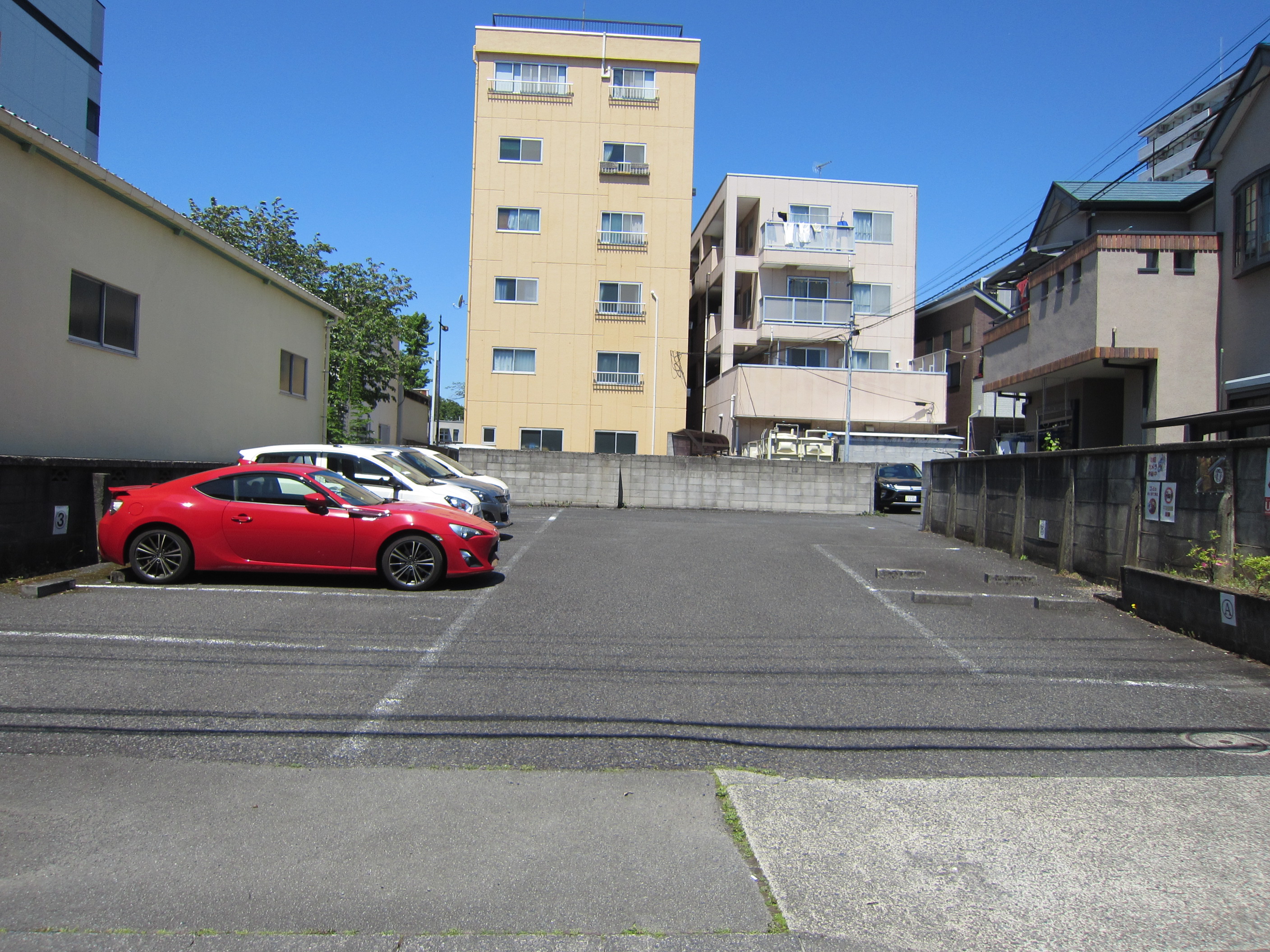 中村明神町駐車場